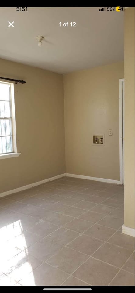 Washer/dryer hookups